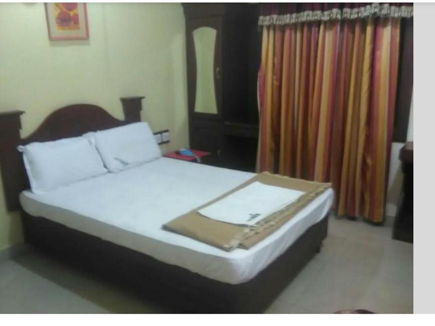Hotel Priya Chengannur Dış mekan fotoğraf